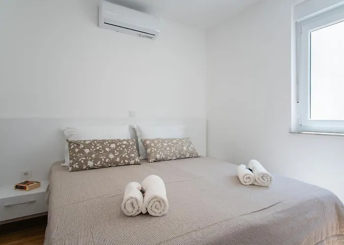 Appartement Mia By Pag Tours Šimuni